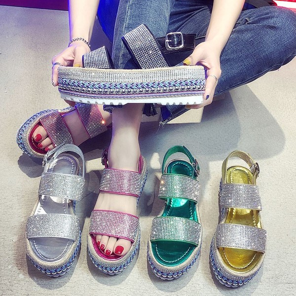 Aktuális női szandál emelvényes és kövekkel több színben