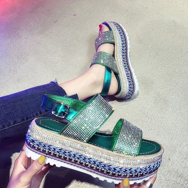 Aktuális női szandál emelvényes és kövekkel több színben