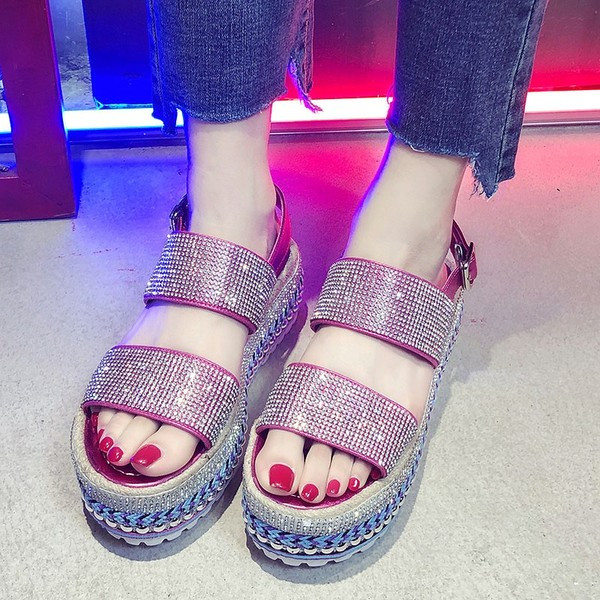 Aktuális női szandál emelvényes és kövekkel több színben