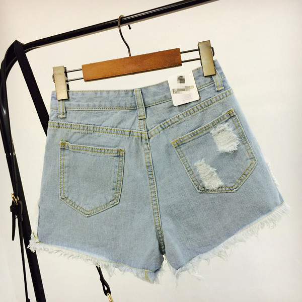 Blugi scurti moderni de dama cu broderii si flori