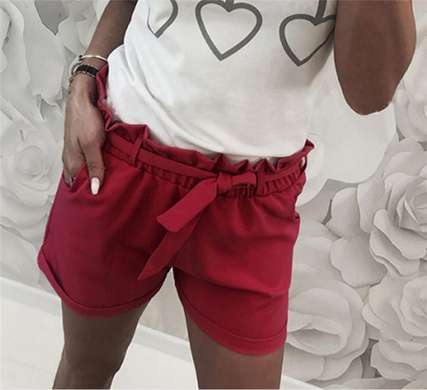 Modern női rövidnadrág övvel, három színben