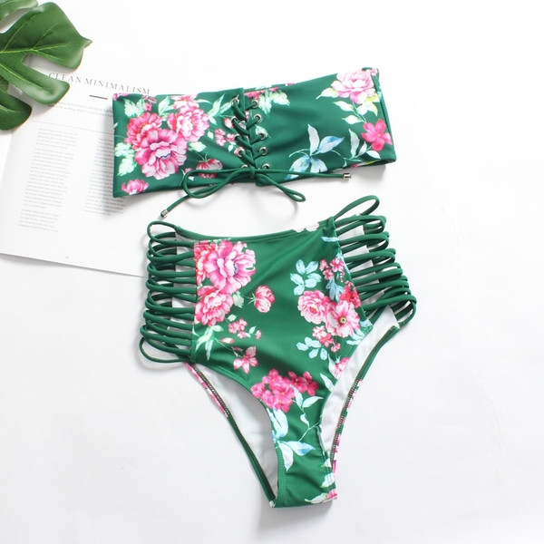 Modern fürdőruha nyakkendőkkel és virágmotívumokkal több színben