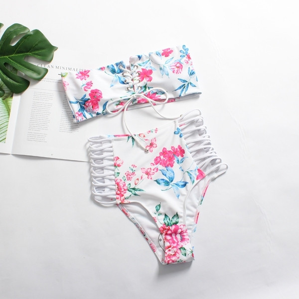 Modern fürdőruha nyakkendőkkel és virágmotívumokkal több színben