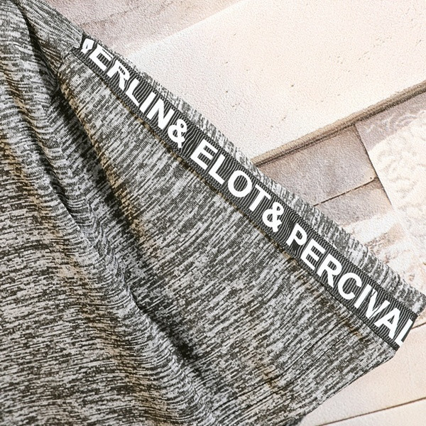 Modern férfi póló öt színben hímzéssel és emblémával