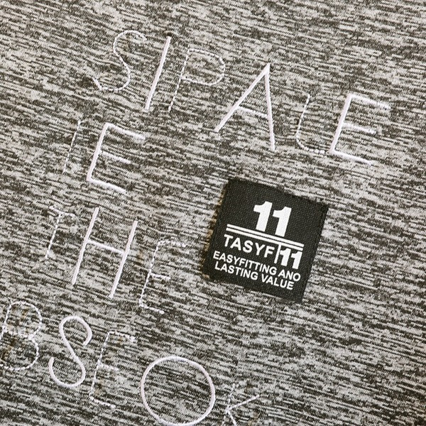 Modern férfi póló öt színben hímzéssel és emblémával