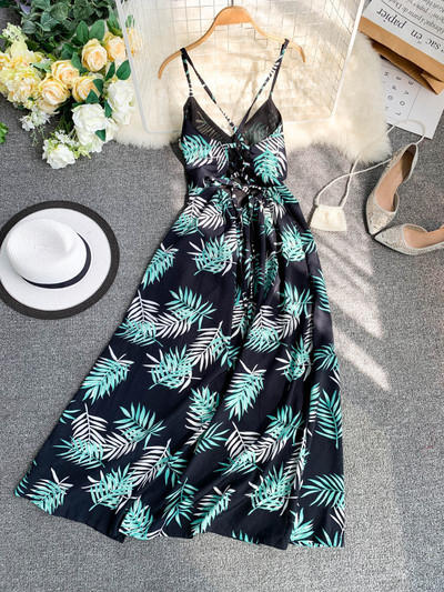 Aktuális női ruha aszimmetrikus modell