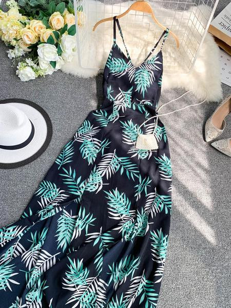 Aktuális női ruha aszimmetrikus modell