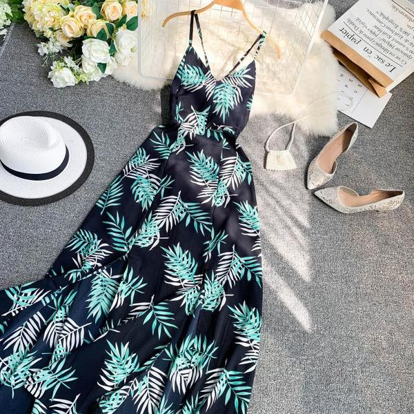 Aktuális női ruha aszimmetrikus modell