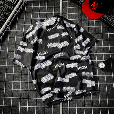 Fekete-fehér modern férfi póló feliratokkal