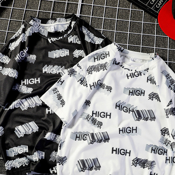 Fekete-fehér modern férfi póló feliratokkal