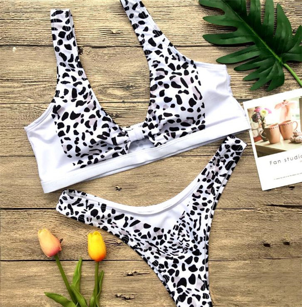 Fekete-fehér mintás női fürdőruha