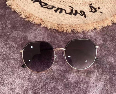 Ochelari de damă cu lentile colorate