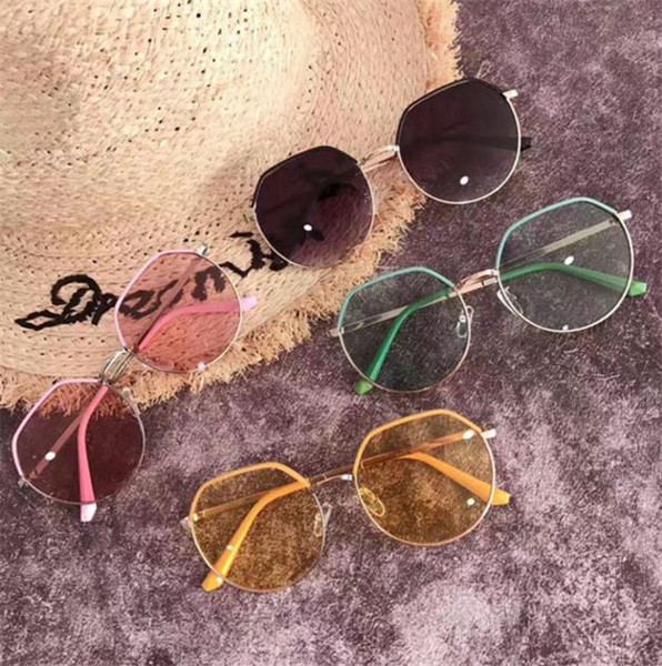 Ochelari de damă cu lentile colorate