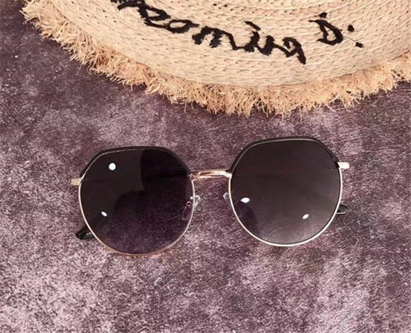 Ochelari de damă cu lentile colorate