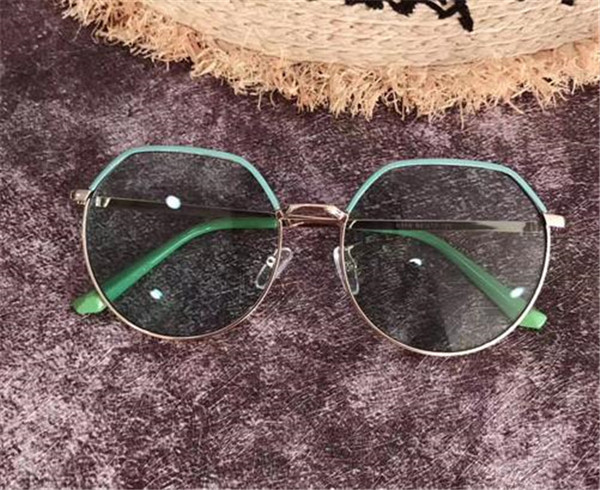 Ochelari de damă cu lentile colorate