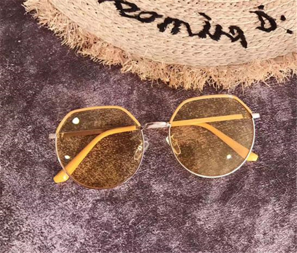 Ochelari de damă cu lentile colorate