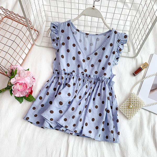 Modern női akasztófelső V-nyakkal, több színben pöttyökben