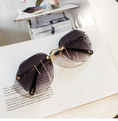 Stílusos női szemüveg több színben