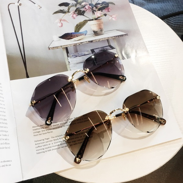 Stílusos női szemüveg több színben