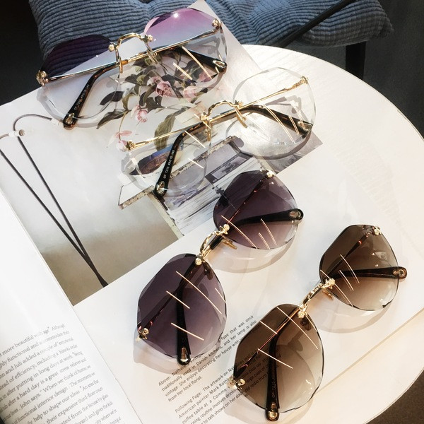 Stílusos női szemüveg több színben