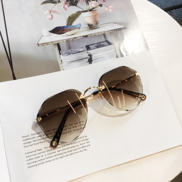 Stílusos női szemüveg több színben