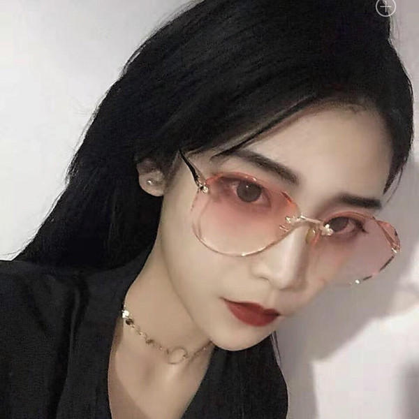 Stílusos női szemüveg több színben