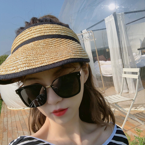 Ochelari moderni de damă pentru vară