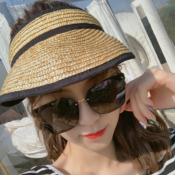 Ochelari moderni de damă pentru vară