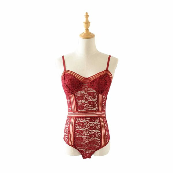 Stílusos női csipke body vékony pántokkal, két színben