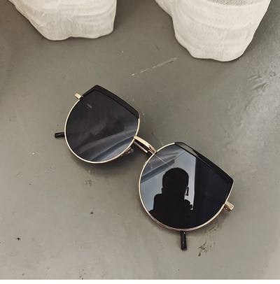 Napszemüveg érdekes formában