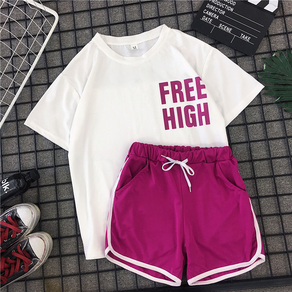 Két részből álló, több színben feliratos sport-alkalmi női szett