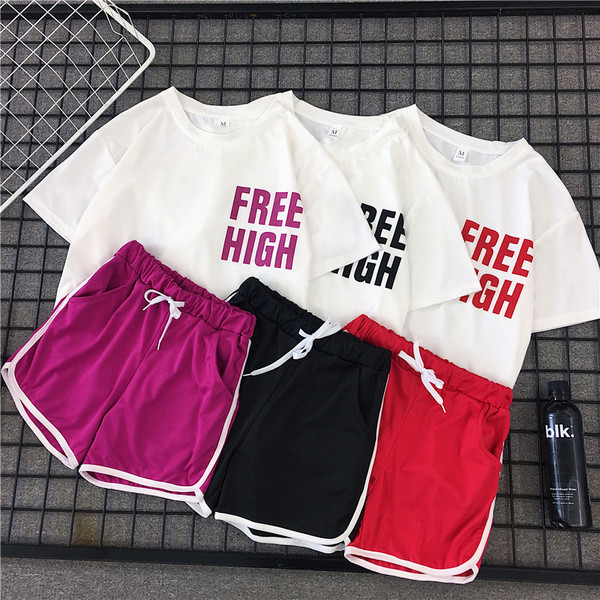 Két részből álló, több színben feliratos sport-alkalmi női szett