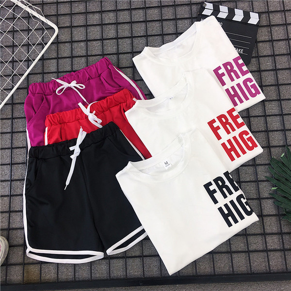 Két részből álló, több színben feliratos sport-alkalmi női szett