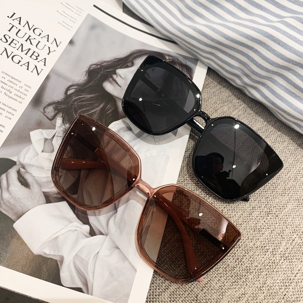 Ochelari moderni de damă în cinci culori