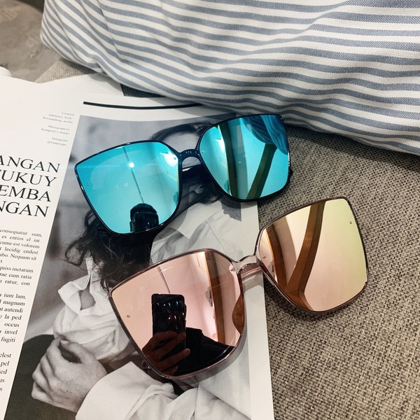 Ochelari moderni de damă în cinci culori