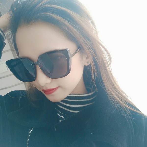 Ochelari moderni de damă în cinci culori