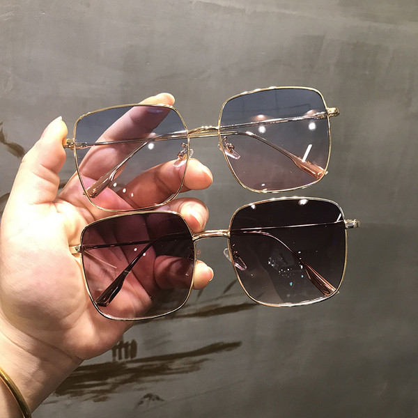 Stílusos női szemüveg nyárra, különböző színekben