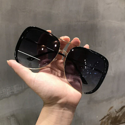 Modern női szemüveg négy színben