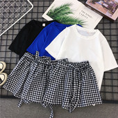 Két részből álló női alkalmi szett - póló és rövidnadrág több színben