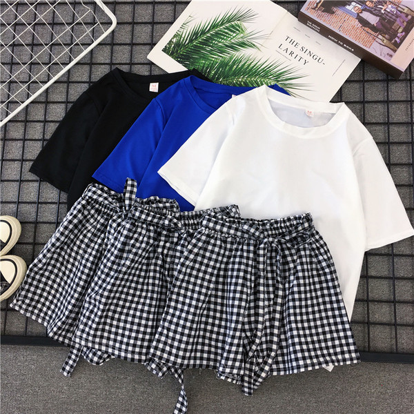 Két részből álló női alkalmi szett - póló és rövidnadrág több színben