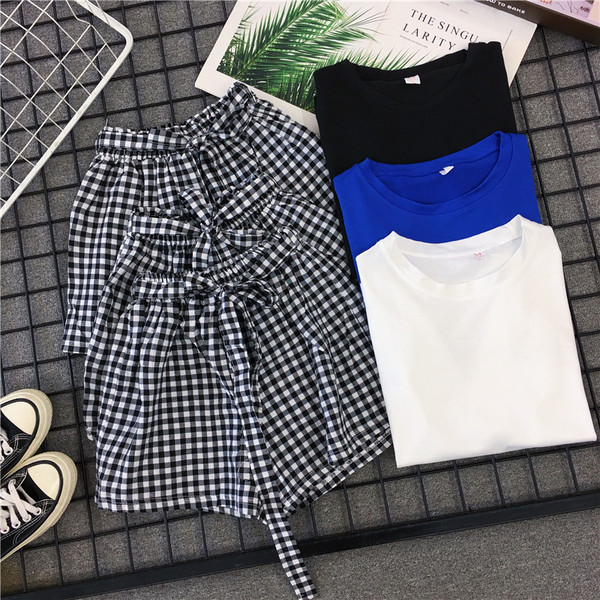 Két részből álló női alkalmi szett - póló és rövidnadrág több színben