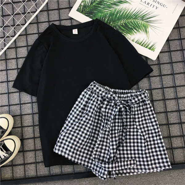 Két részből álló női alkalmi szett - póló és rövidnadrág több színben