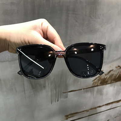 Ochelari de damă cu lentile închise la culoare în diferite culori