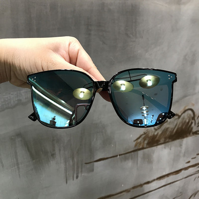 Ochelari de damă cu lentile închise la culoare în diferite culori