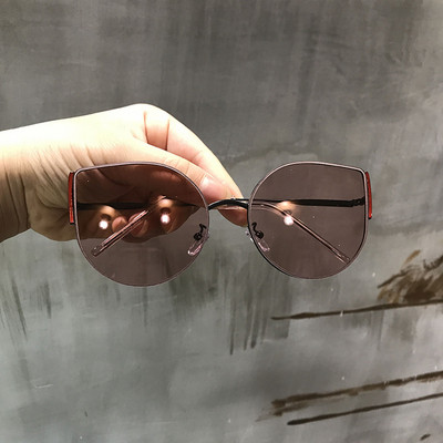 Model nou de ochelari de damă pentru vară