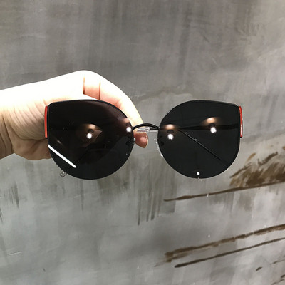 Model nou de ochelari de damă pentru vară