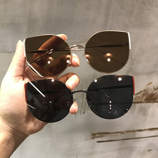 Model nou de ochelari de damă pentru vară