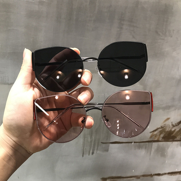 Model nou de ochelari de damă pentru vară