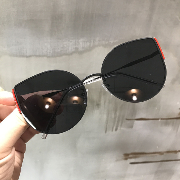 Model nou de ochelari de damă pentru vară