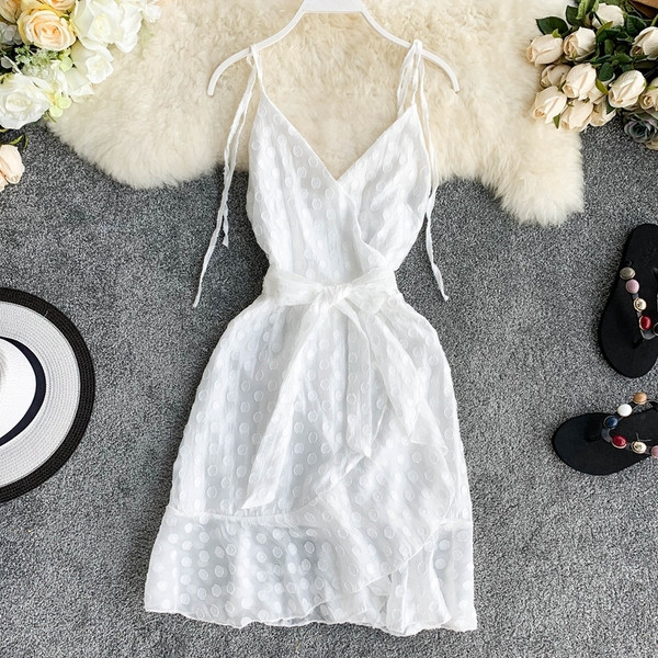 Stílusos női ruha modell fehér és fekete színben